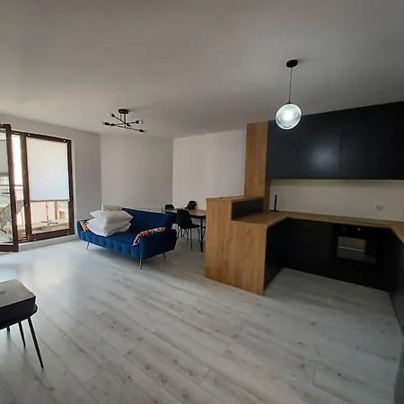 - Center Апартаменти